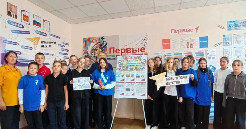 История, ожившая в буквах: как в Новоганькинской школе отметили День воссоединения 🇷🇺