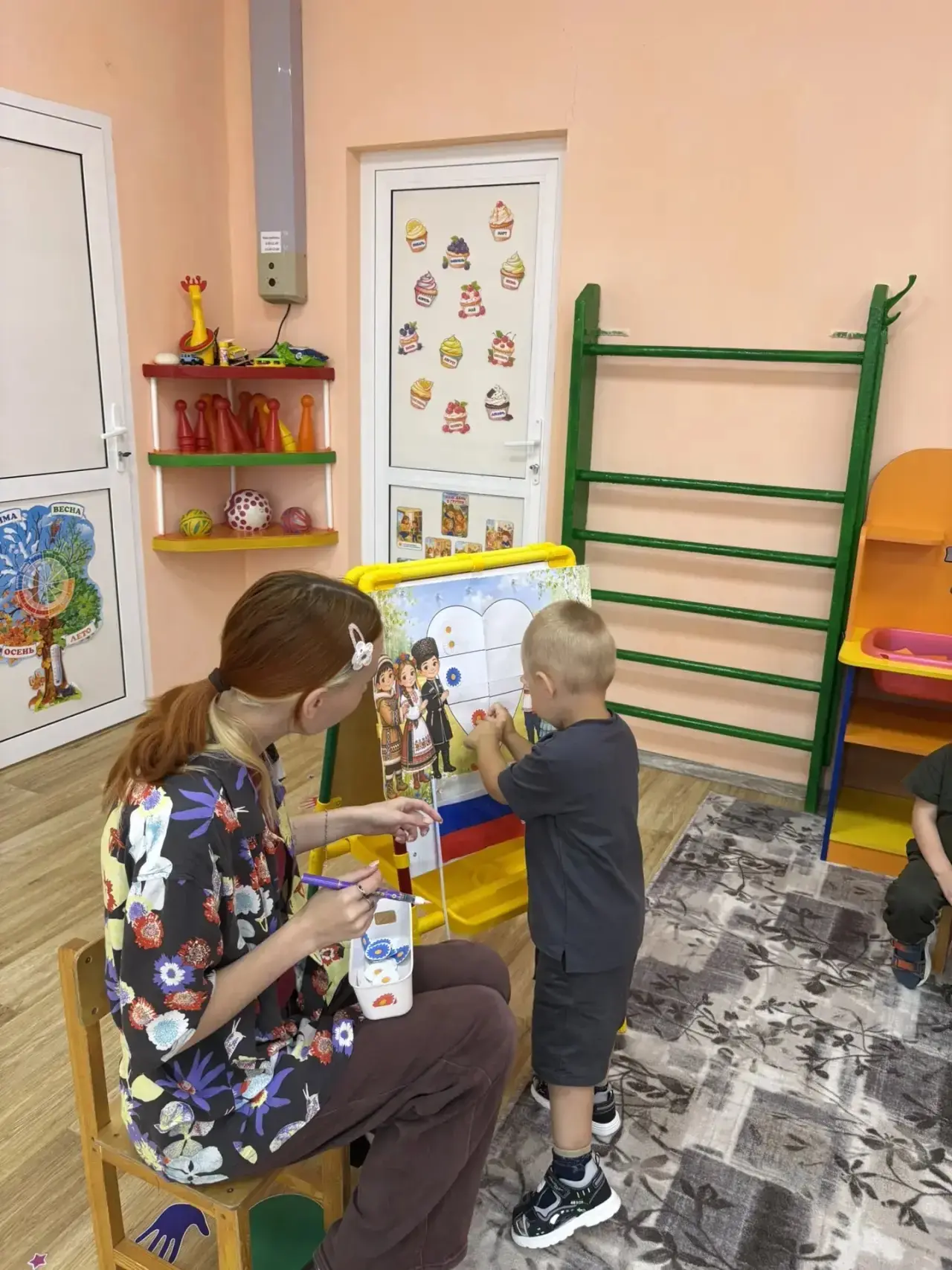 🇷🇺🌸 В преддверии Дня Государственного флага России вместе с ребятами «посадили» цвет...