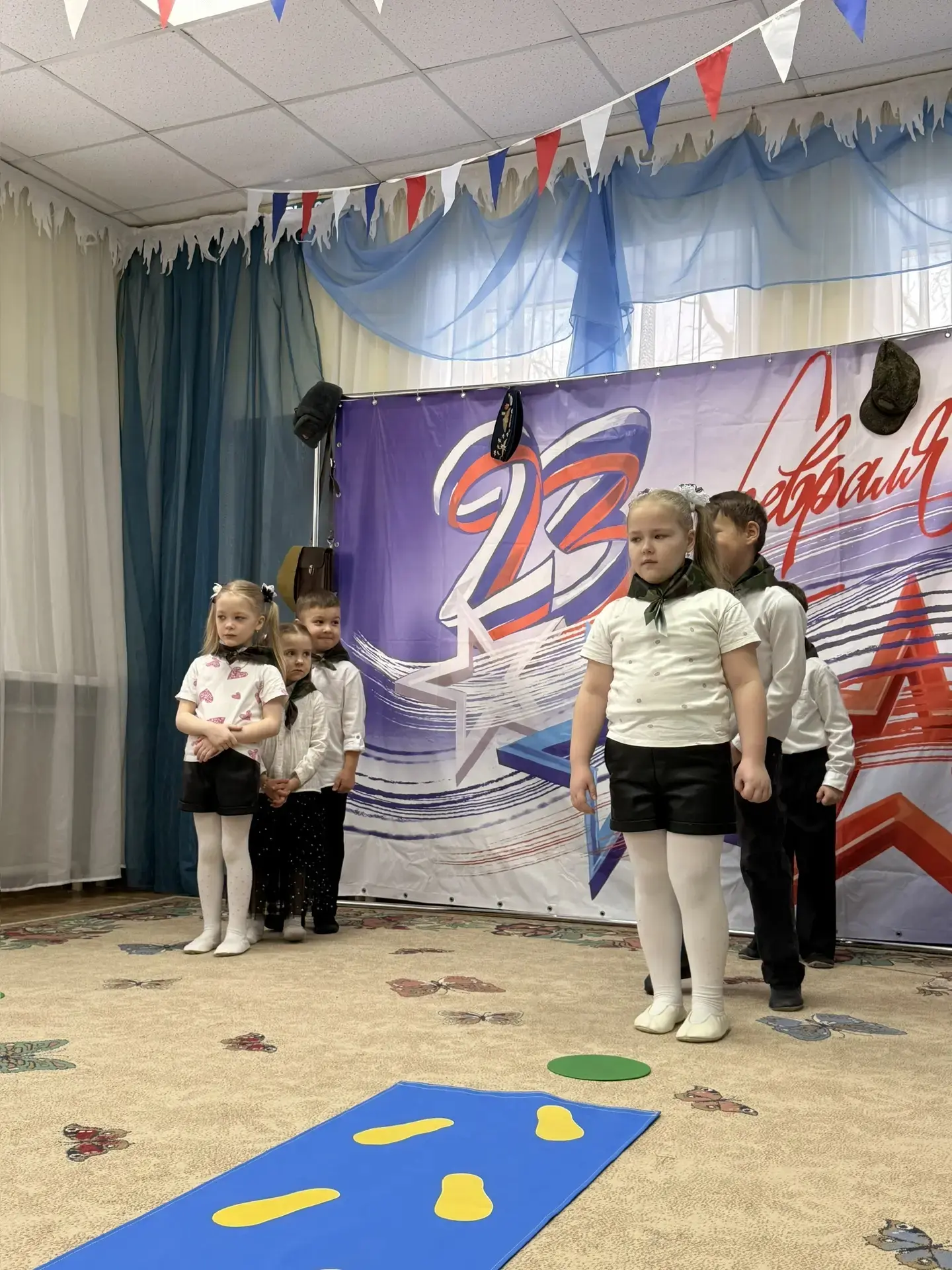 Петровское дошкольное отделение МБОУ Видновской СОШ N1.  День защитника Отечества воспитывает в детя