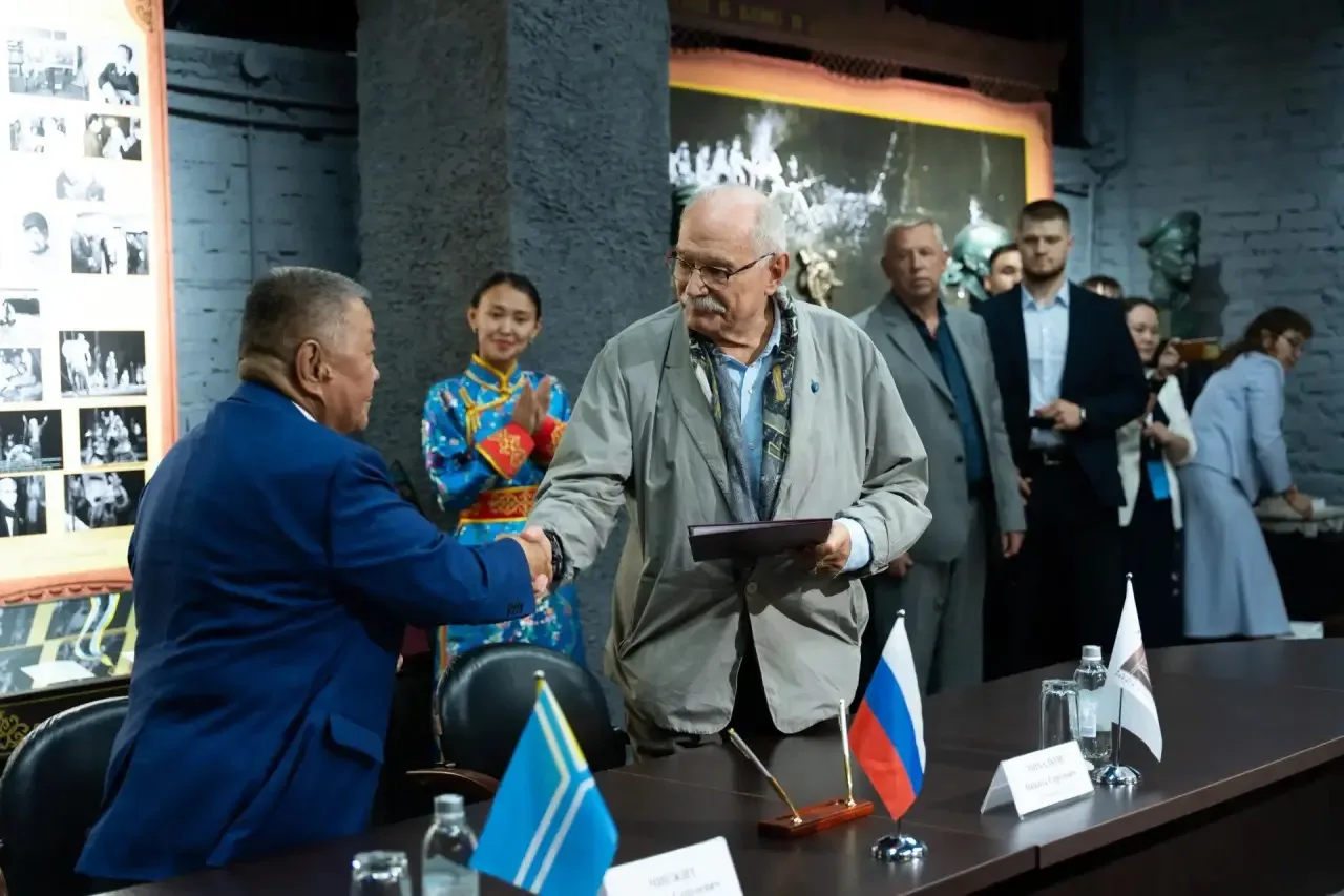 💫 От Кызыла до Москвы: тувинские артисты выйдут на сцену Мастерской «12»🎭