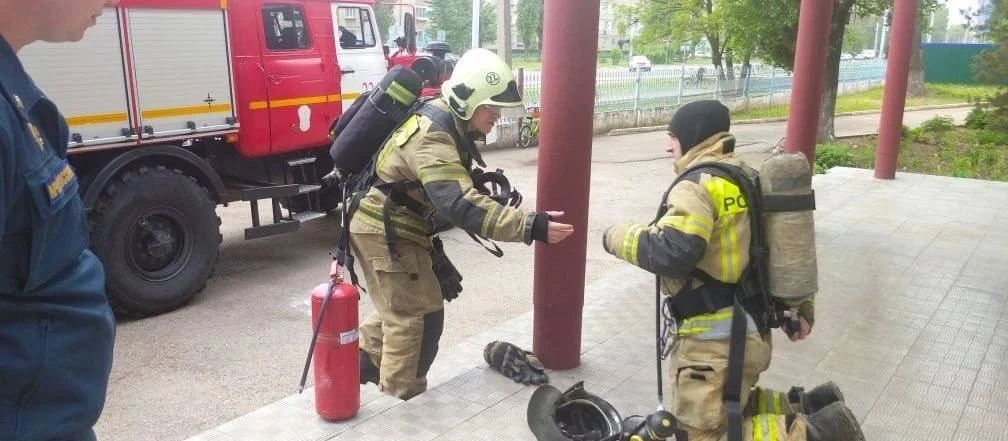 Пожарные искали ребенка в «задымленной школе» Балакова  В школе №6 Балакова прошла масштабная общеоб