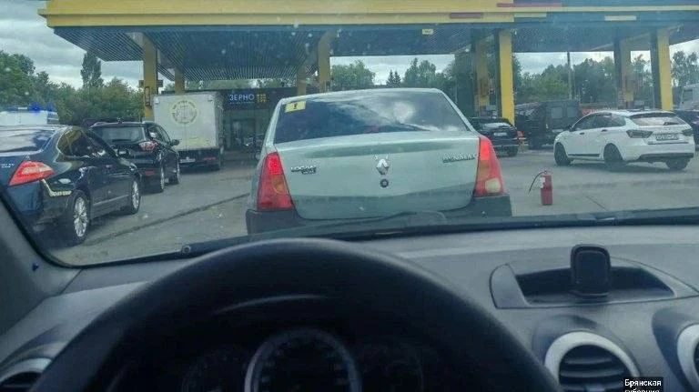 ⛽ Водители стоят часами в очередях за бензином в Брянске