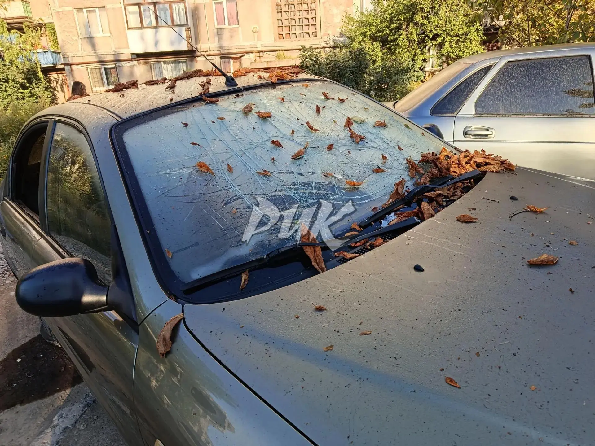 В результате атаки БПЛА ВФУ в Калининском районе Горловки повреждены многоквартирный до...