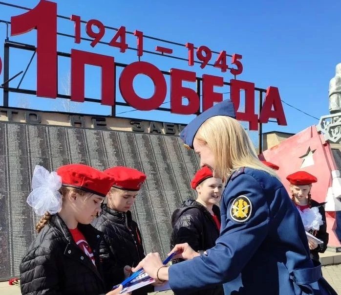 Сотрудники ИК-35 приняли участие в торжественной церемонии посвящения учащихся подшефны...