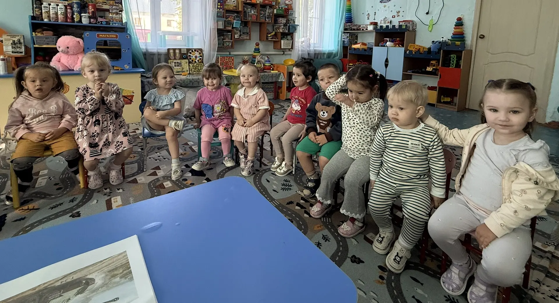 «Путешествие в прошлое: как малыши из младшей группы узнавали о подвиге героев»