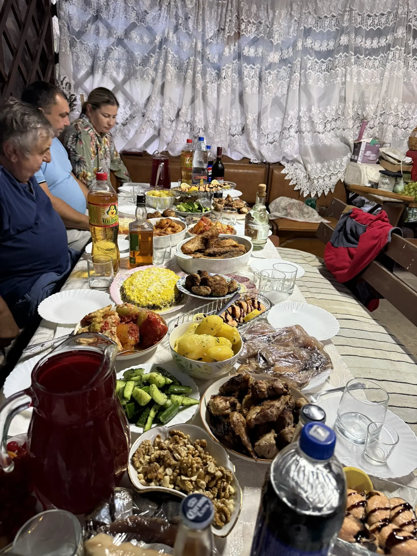 Вчера у дедушки был день рождения.