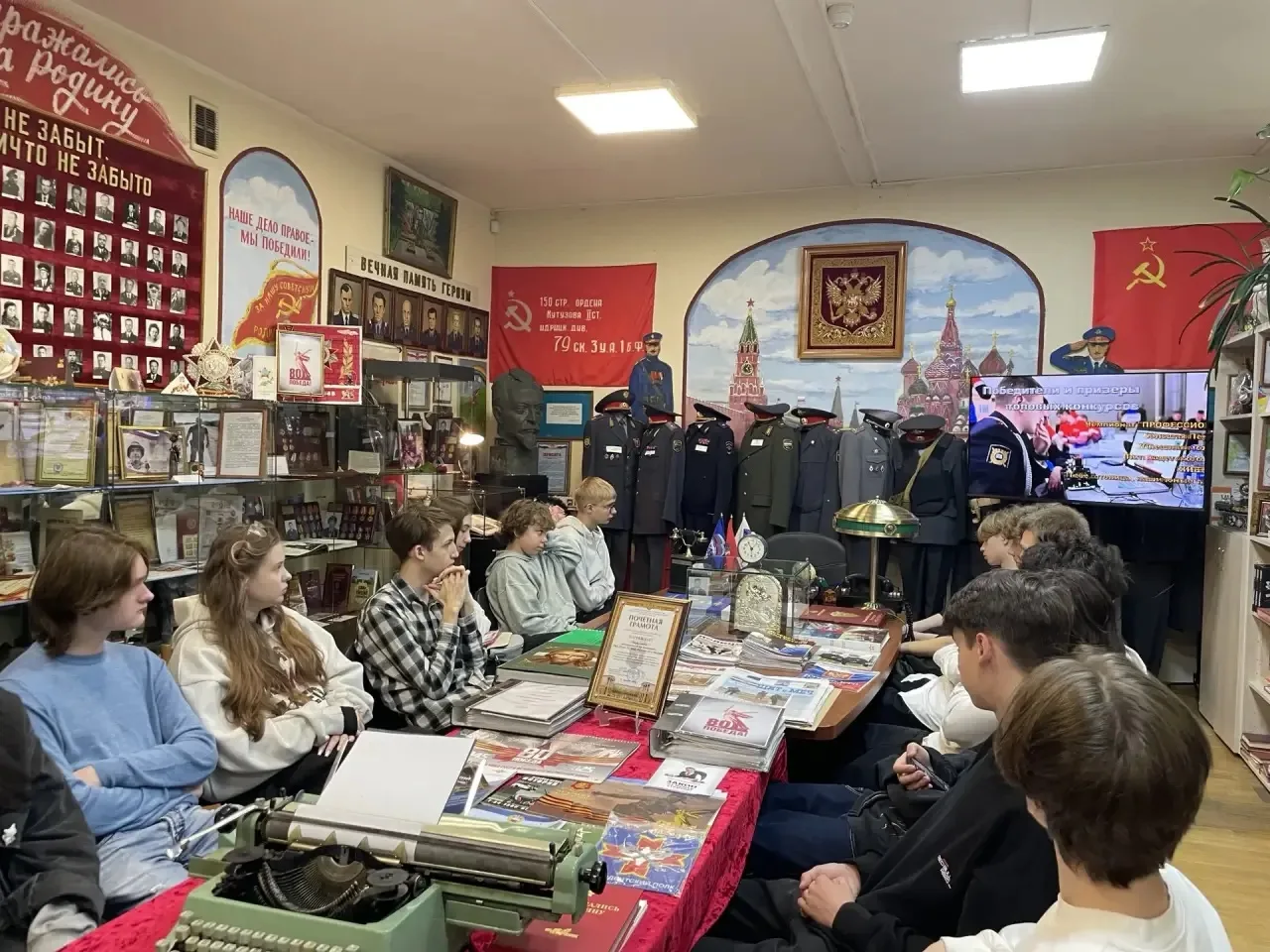 🎓 Шаг к будущей профессии  📚 Во время встречи ребята познакомились с колледжем, узнали о правилах пр