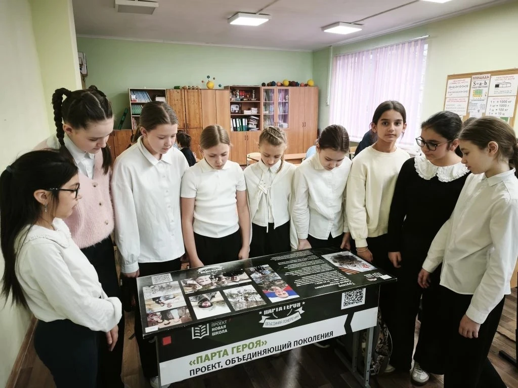 Акция "Герои нашей школы" 🇷🇺В рамках Всероссийского марафона "Наследники Победы" учащиеся МБОУ Школа