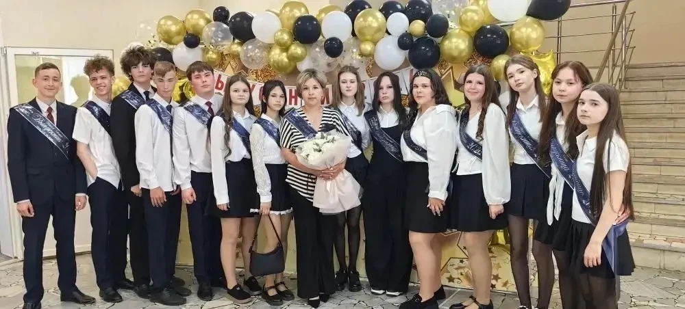Выпускники 9 Б класса🕊️🩶
