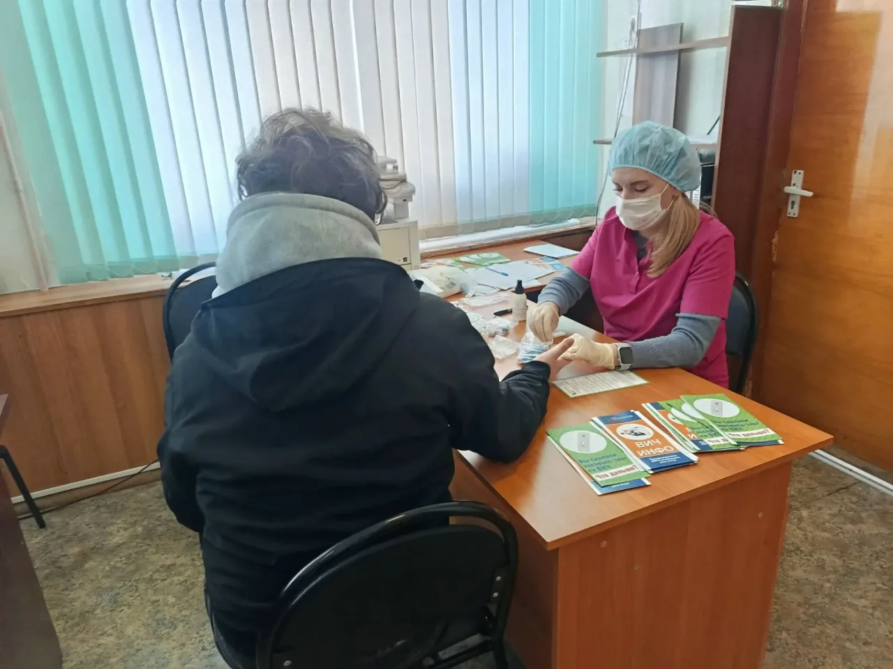 В целях профилактики распространения ВИЧ-инфекции в трудовых коллективах Лесного проход...