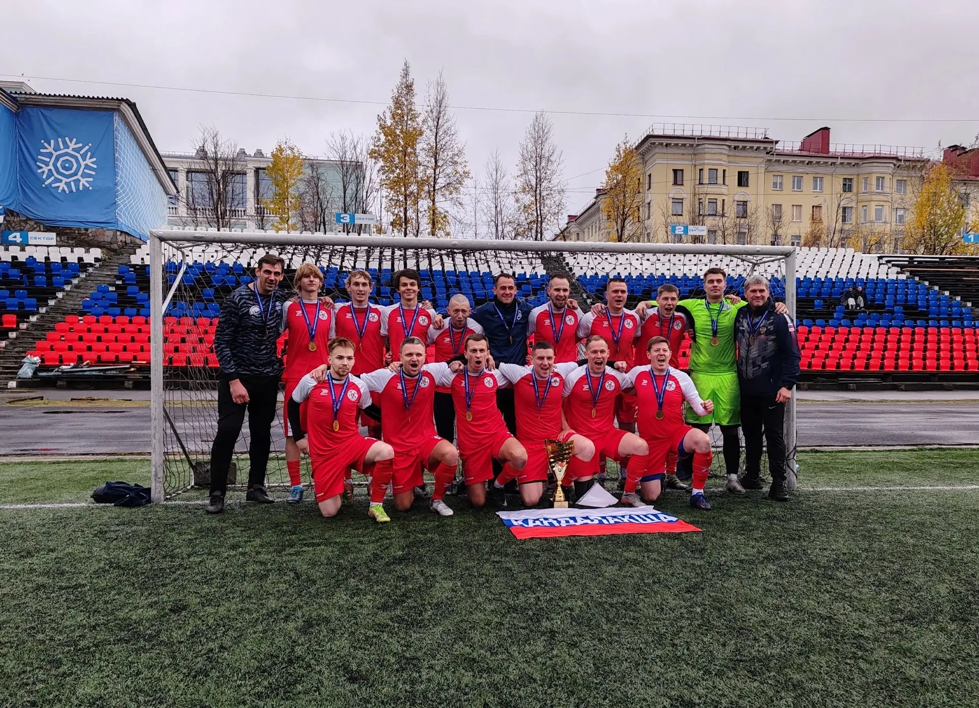 Команда «Кандалакша» одержала победу на региональном чемпионате по мини-футболу⚽️
