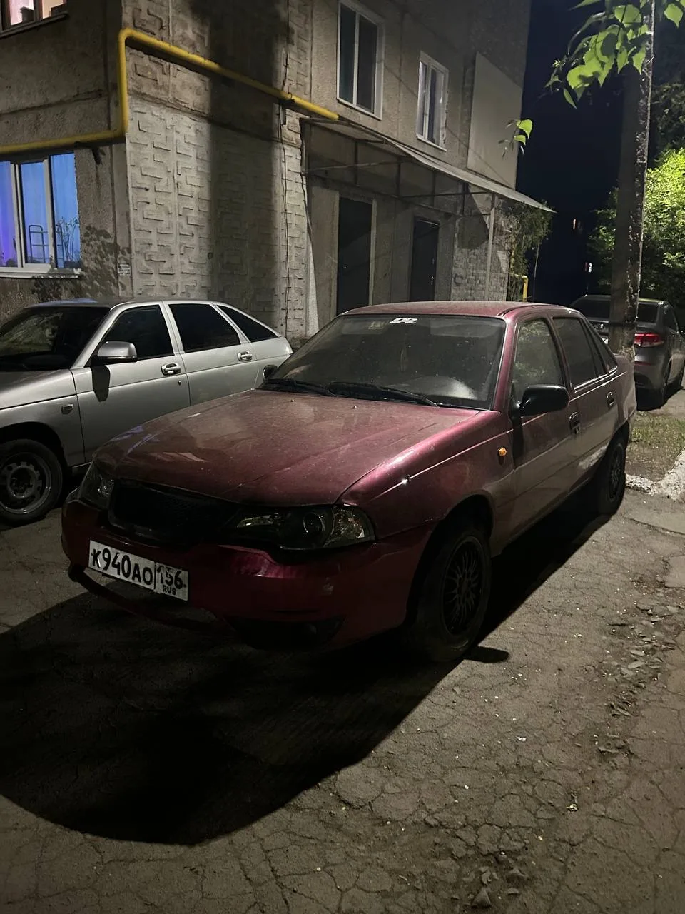 Водитель задевший а/м nexia, по адресу Орская 8/8а в промежутке с 30/04 по 12/05, отзовись.  8906836