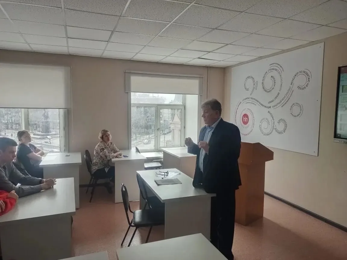 Студенты вторго курса направления "государственное и муниципальное управление" встретил...