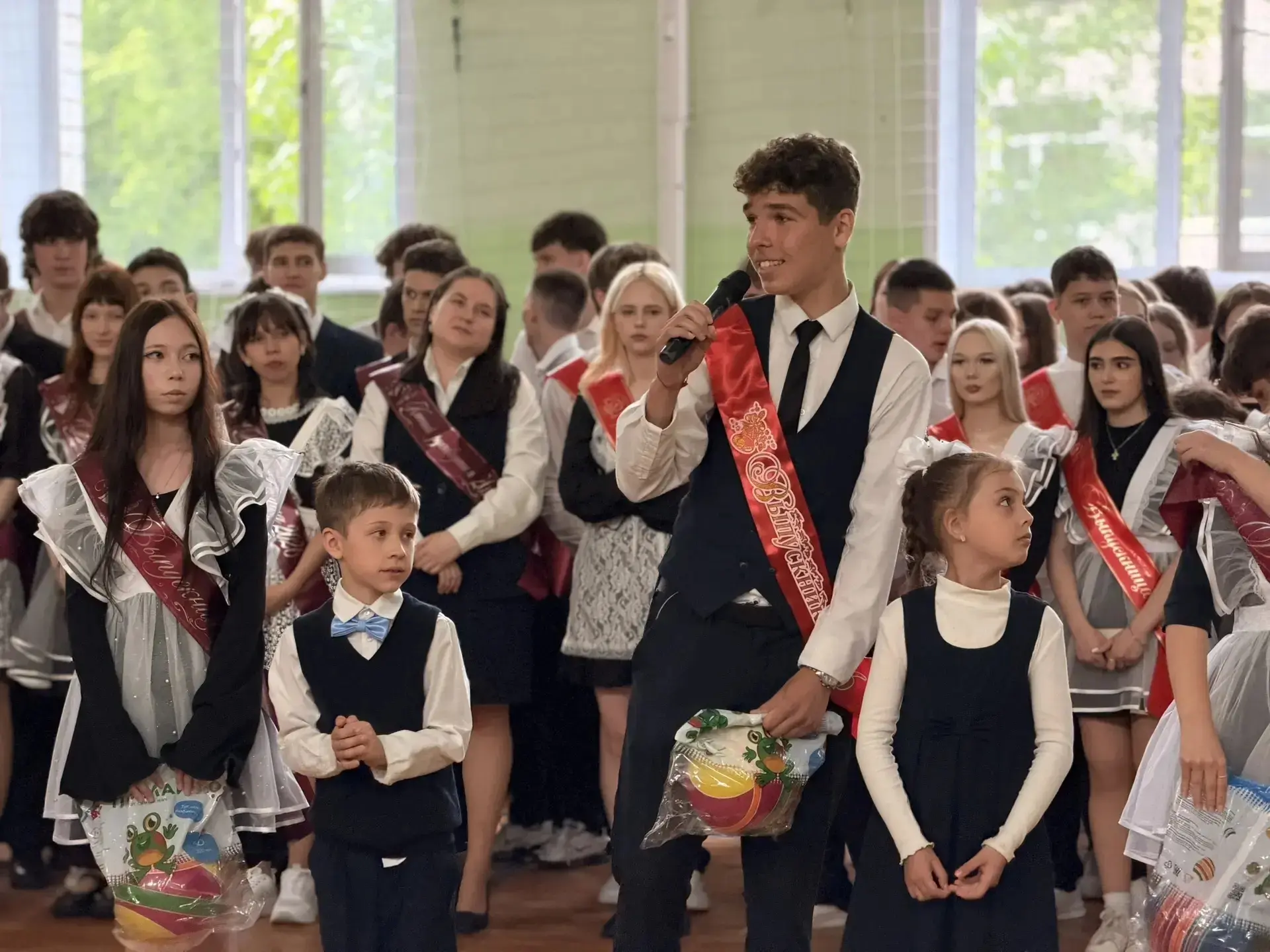 🎊 26 мая 2026 года в столичной школе №6 города Чебоксары прозвенел последний звонок для выпускников 