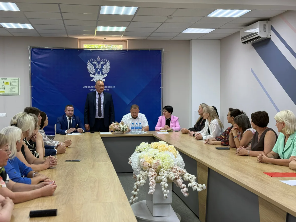 Встретился с руководителями образовательных учреждений Батайска.