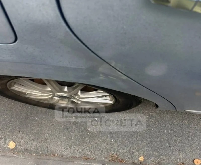 ❗ Парень в Южно-Сахалинске пнул автомобиль, оставив на кузове вмятину — всё попало на к...