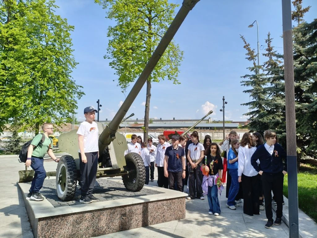 Сегодня 14 мая обучающиеся 5-аа, 5-вв, 6-б и 7-вв классов побывали на экскурсии по горо...