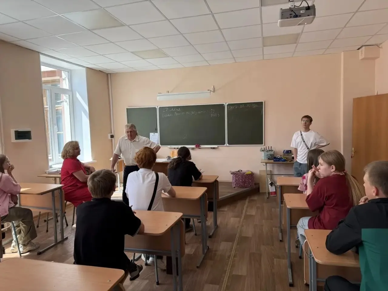 ✨ День профессионалитета подарил школьникам новые горизонты! ✨ 
 
Советники директора по воспитанию 