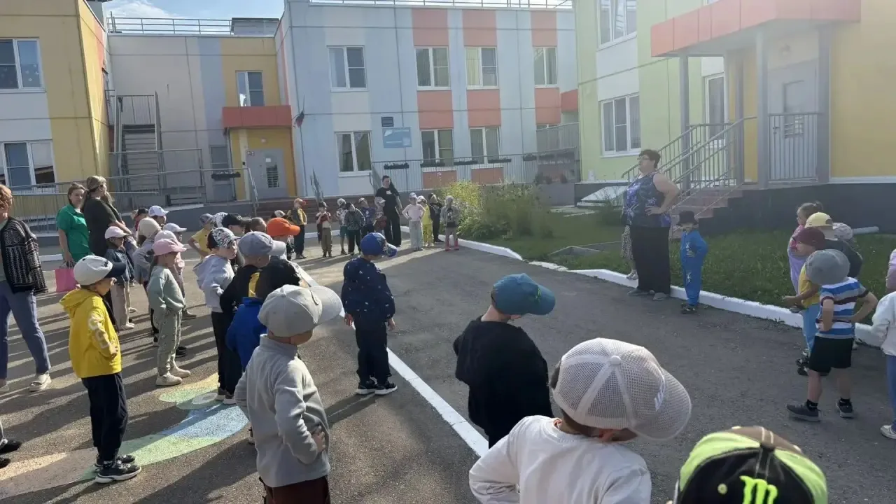 #ГодДошкольногоОбразования44

Утренняя гимнастика в детском саду — это способ мягко разбудить органи