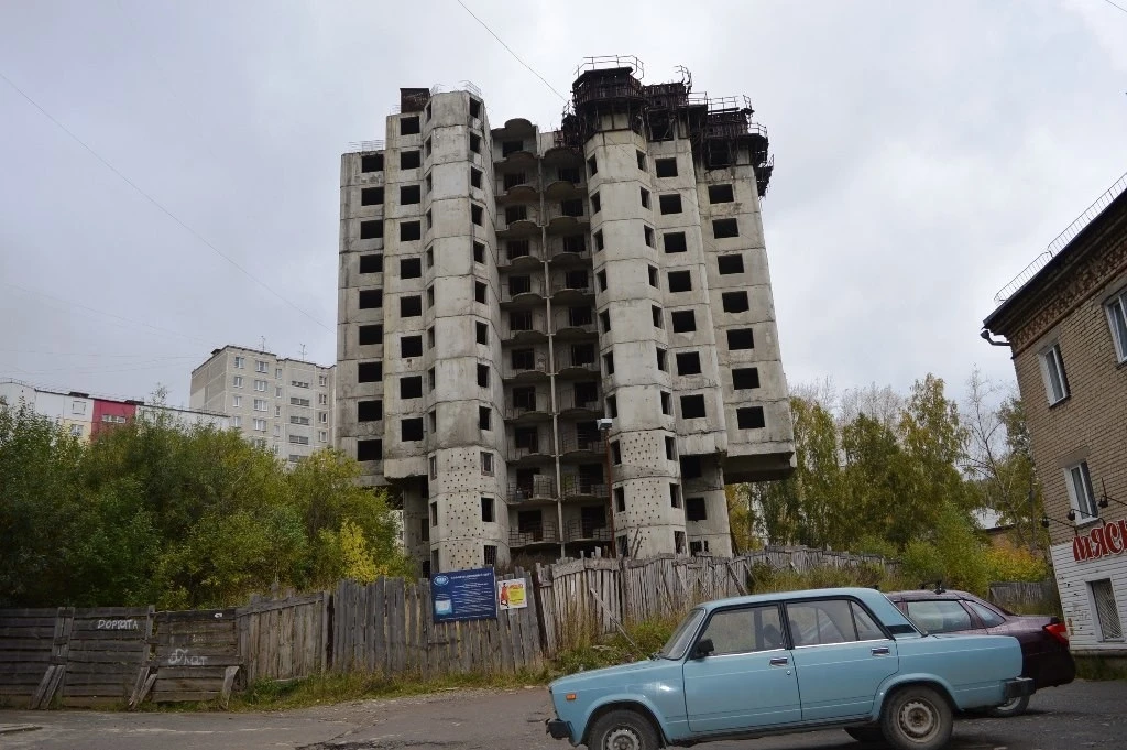 🔴🔵В Златоусте снова обсуждают судьбу недостроя: депутаты решили забить    Для начала – окна и двери,