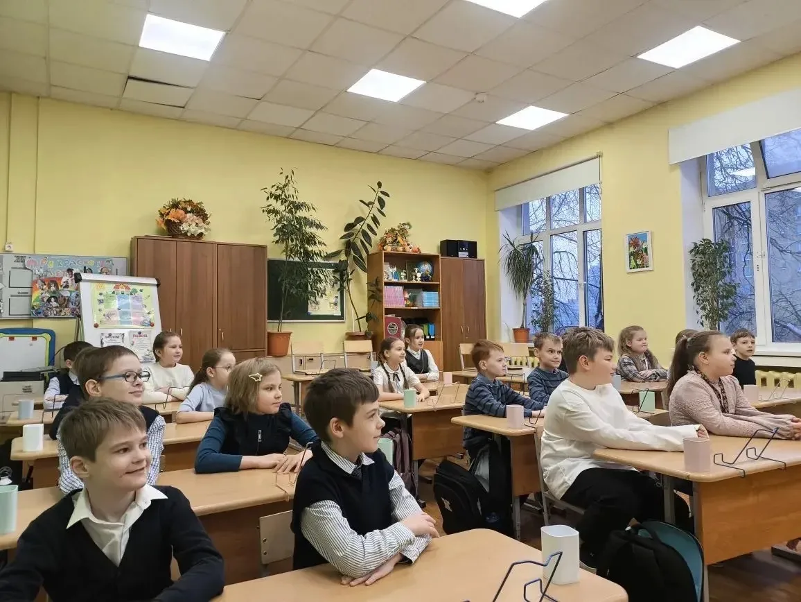 💥ТРИ КОРПУСА — ОДНА ДРУЖНАЯ ШКОЛА  Наша школьная семья открыла двери сразу в трёх корпусах — на Боль