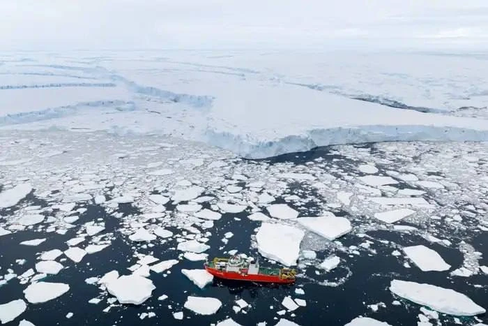 🇦🇶 «Ледник Судного дня» в Антарктиде начал разрушаться.