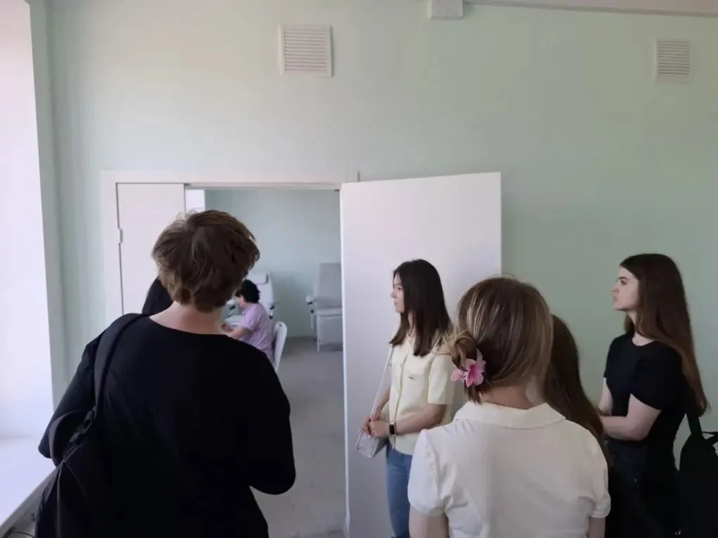Учащиеся 10-го медицинского класса МКОУ СШ 4 г.Калача-на-Дону побывали  в центре амбула...