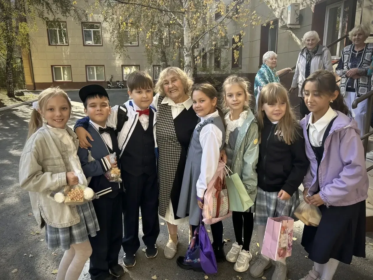 🎉 «Орлята России» в гостях у ветеранов Восточного АО Тюмени! 🎉