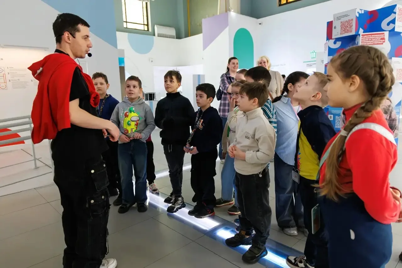 💫 Экскурсия о городском хозяйстве на ВДНХ  🌟 Ученики 1 класса «А» посетили павильон №5 «Физика, в ко