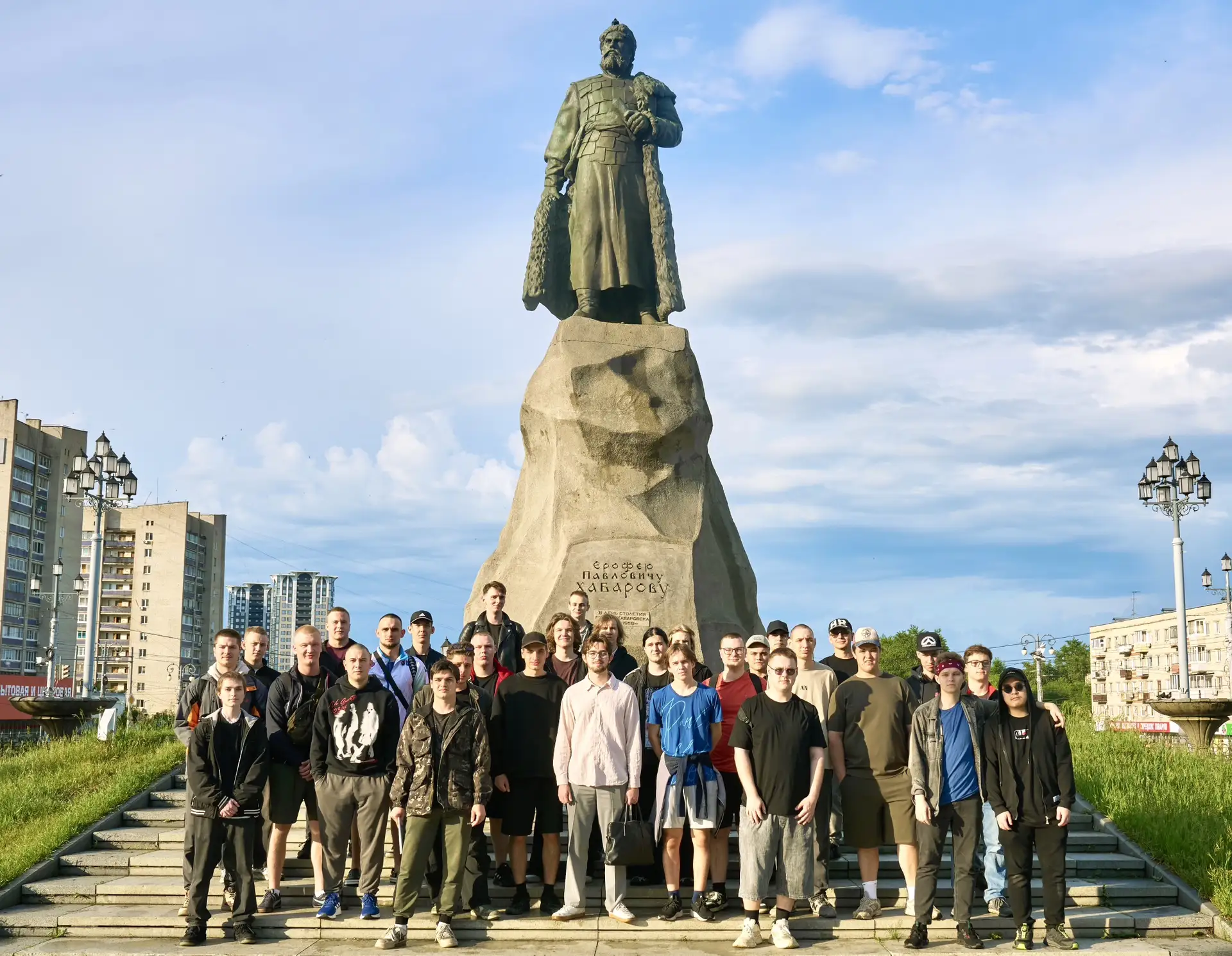 ⚒️ Стройотряды снова в деле. Первые пошли! 

Этим летом наш вуз снова доказывает: ДВГУПС это не прос