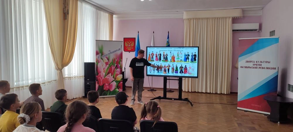 " Национальность без границ "

8 июня в МБУ " ДК им. ОР г. Брянки" в рамках Года единства народов Ро