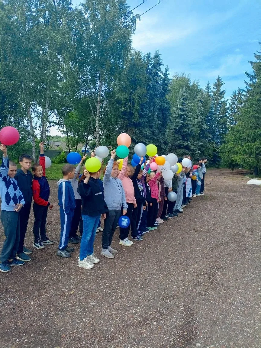 3 июня состоялось открытие пришкольного летнего трудового лагеря «Смена первых»,
В первой половине д