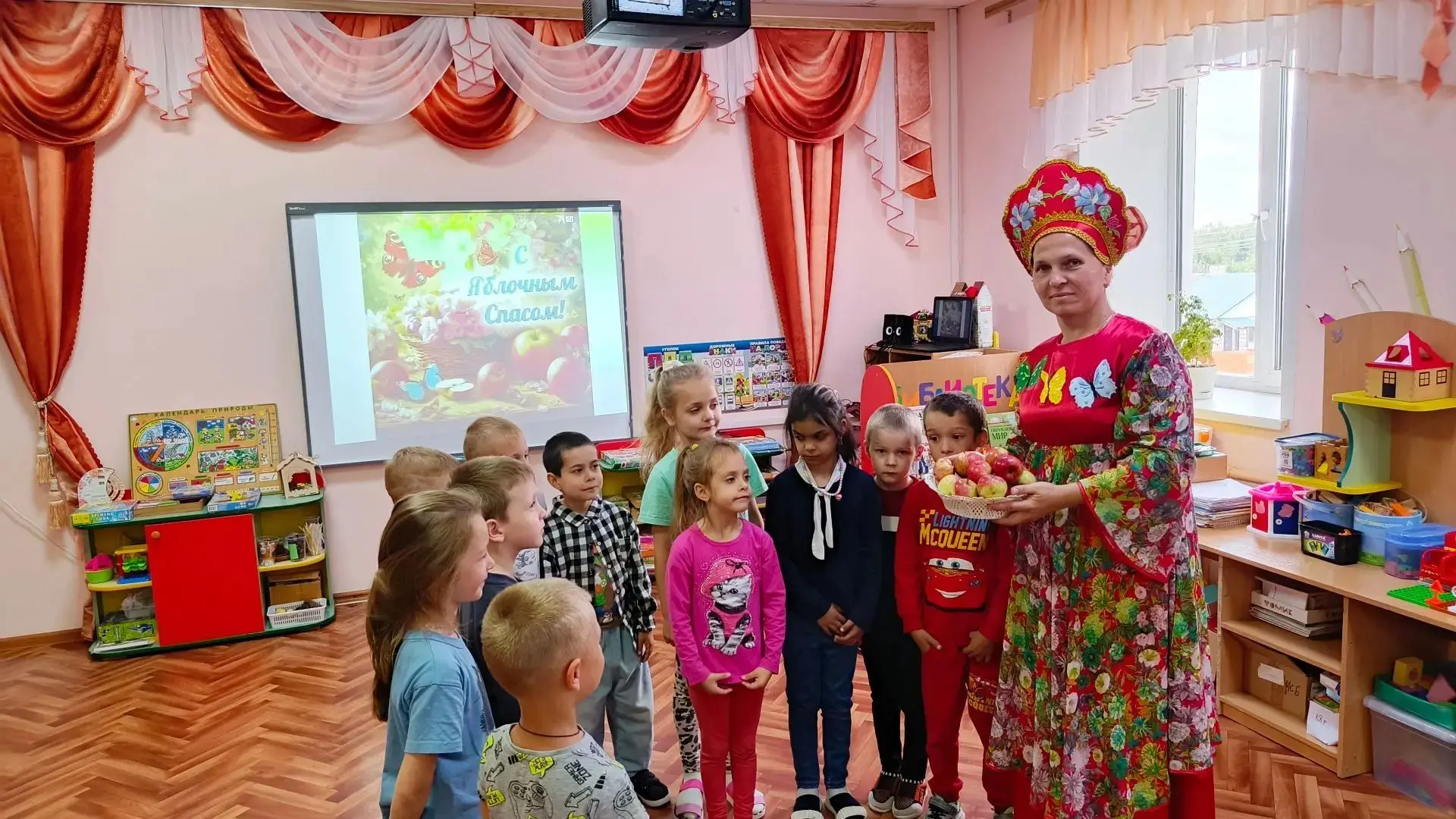 Яблоко – символ праздника!