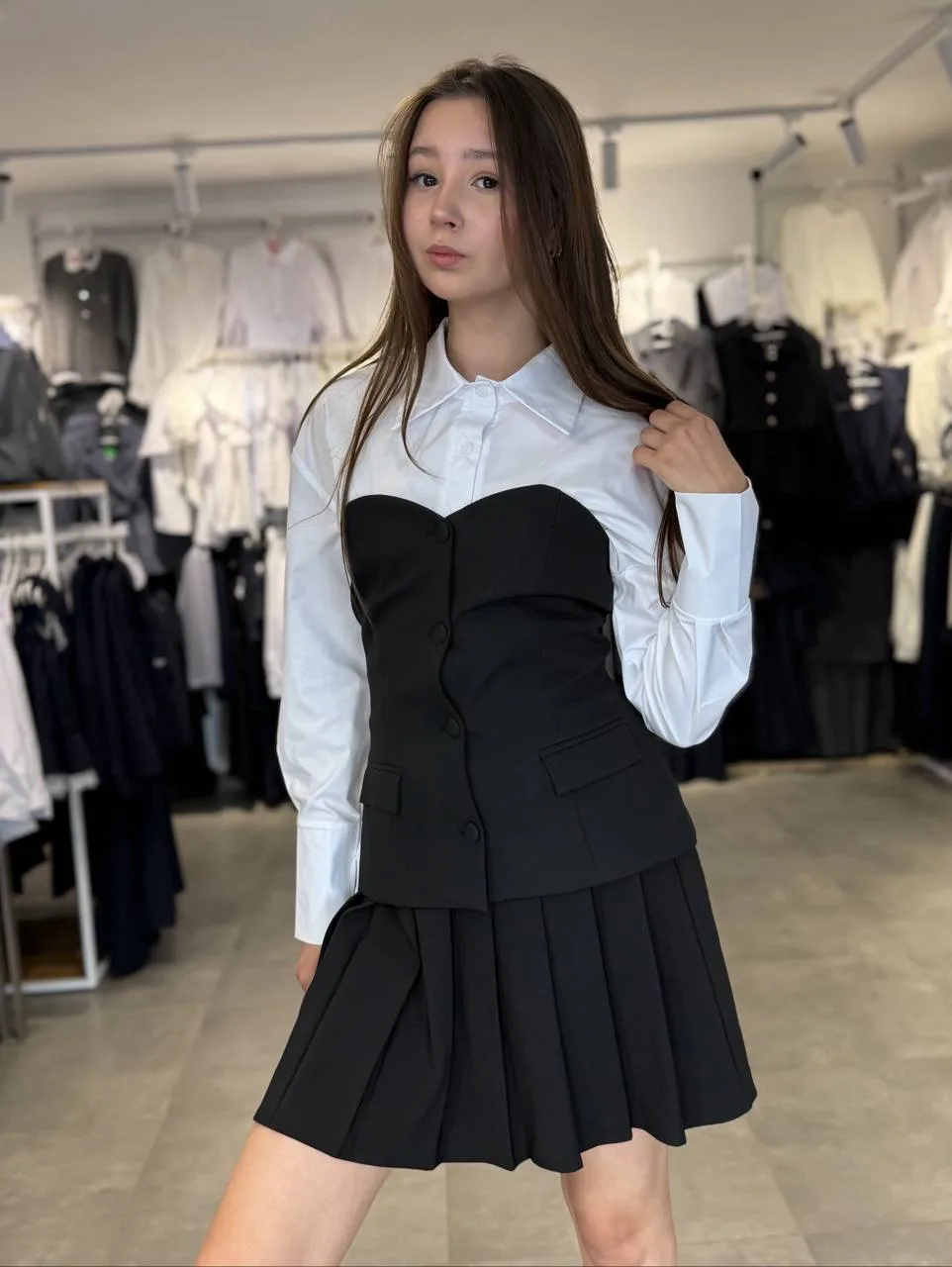 Корсет:146-176
Цена:1699₽
Юбка тенниска:140-176
Цена:1100₽