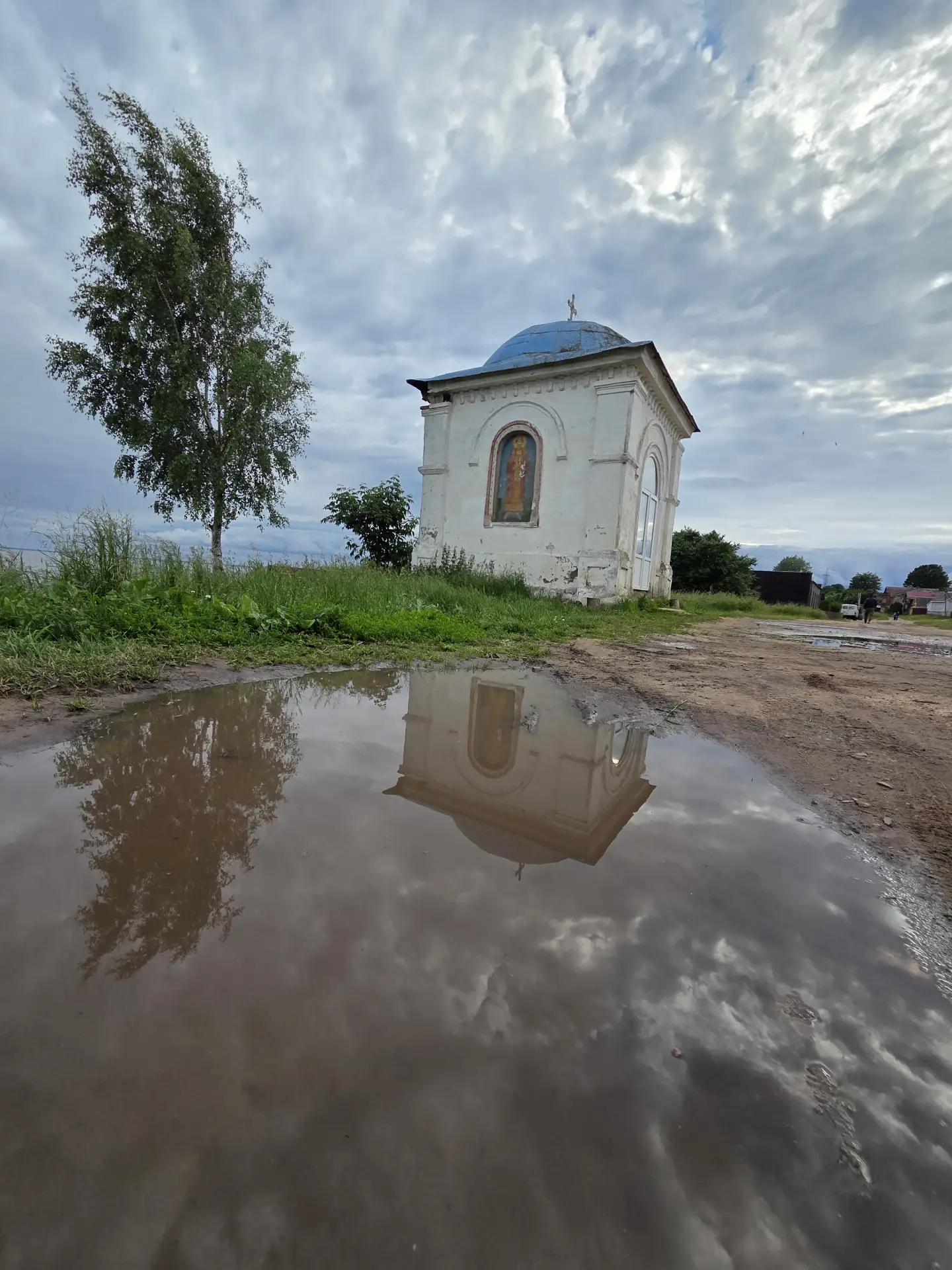 И в самый тёмный, самый бесконечный
День моего земного бытия
Дай, Господи, с усилием сердечным
Мне и