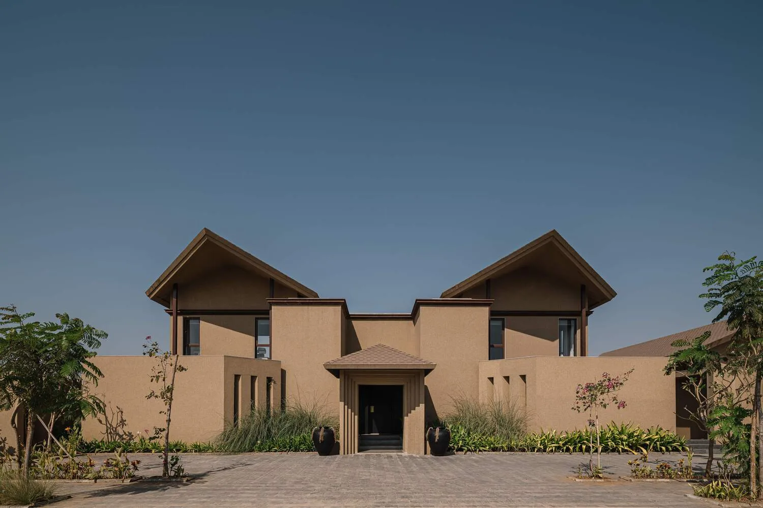 ▶ Weekend Villa / R+R Architects