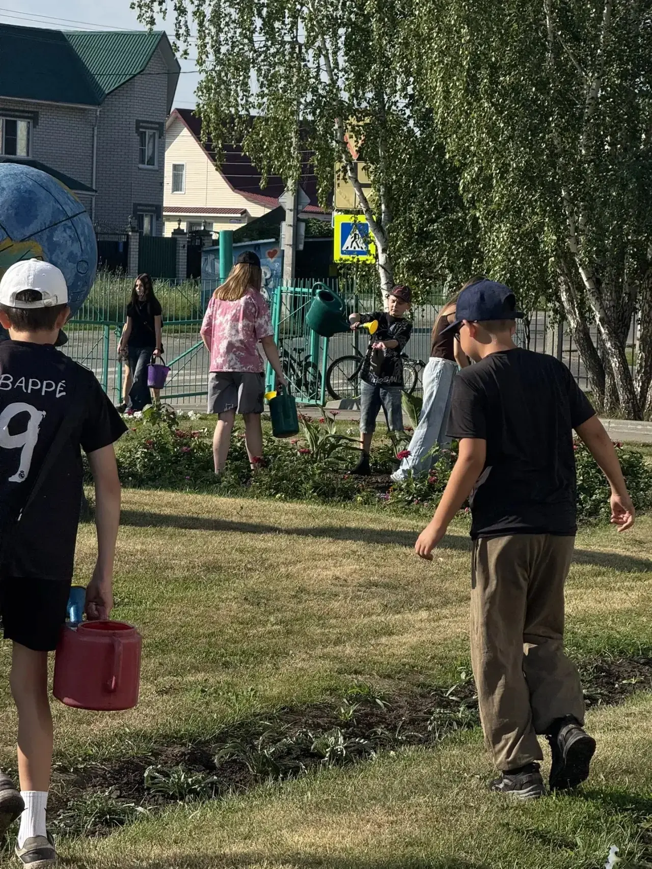 Благоустройство пришкольного участка.                                                 Уже второй мес