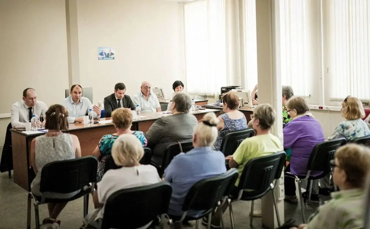 👥 Дмитрий Перминов провёл встречу с активистами КТОСов в Октябрьском округе Омска

Герой России, се