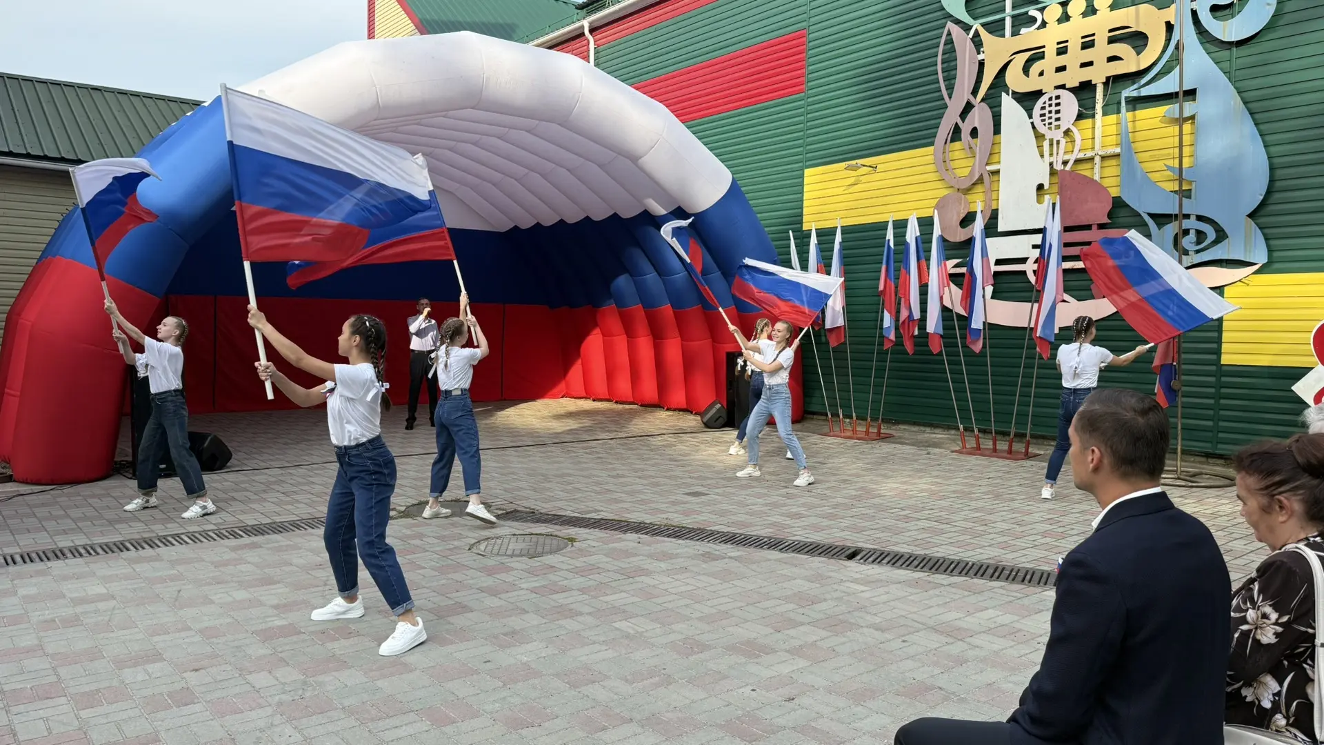 В Лучегорске отметили День Государственного флага Российской Федерации 🇷🇺