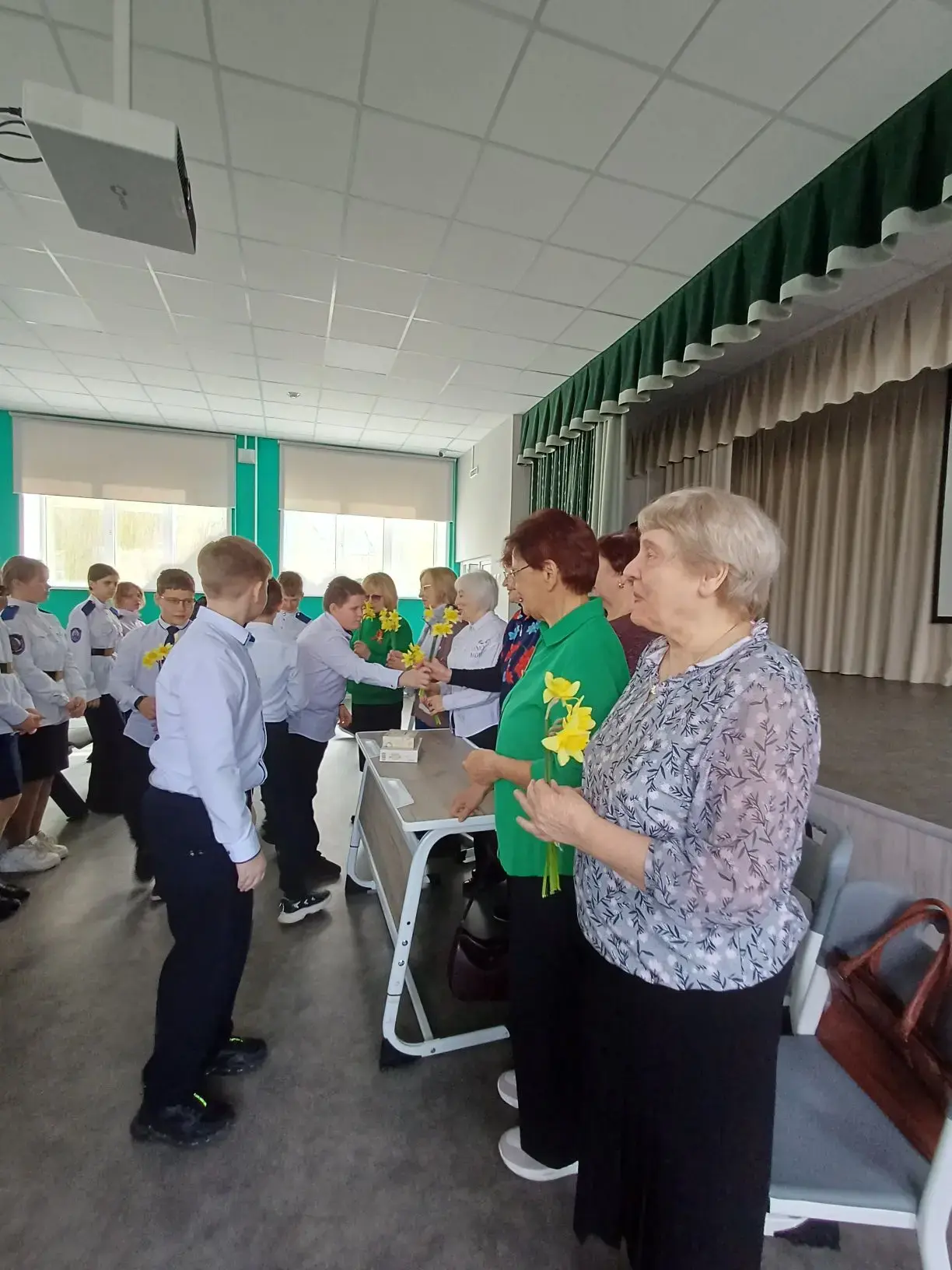 Праздник Весны и Труда в Шестом: Диалог на равных с Ветеранами труда  Когда ты слышишь «Первомай», ч