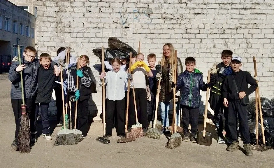🪏 СУББОТНИК 🪏  🌸 Весна — время преображений и заботы о родной школе. В эти дни ученики вместе с клас