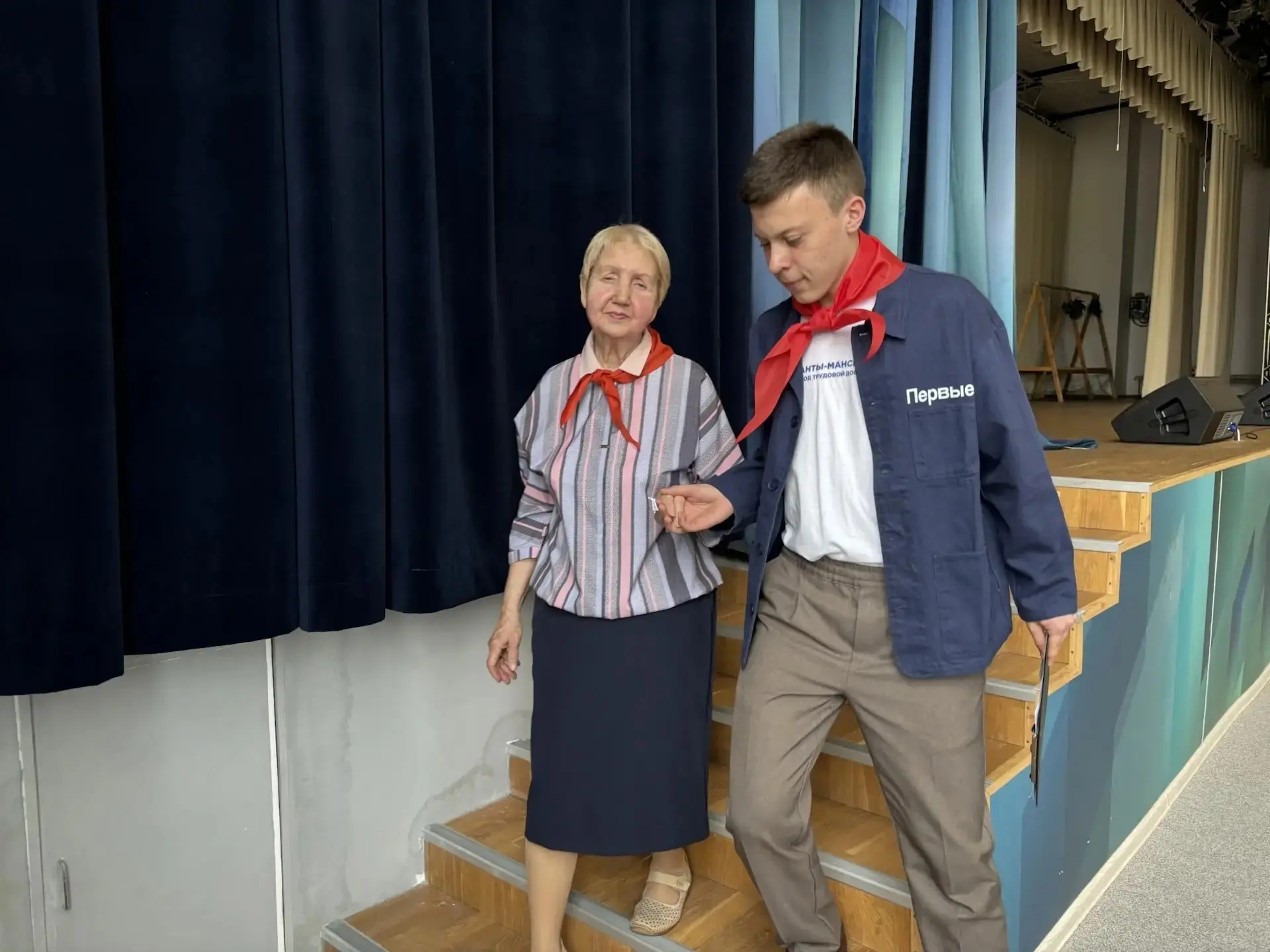 Если вы есть- будьте Первыми! Галстуки, звуки пионерской зорьки и веселые песни пионеров.   День дет