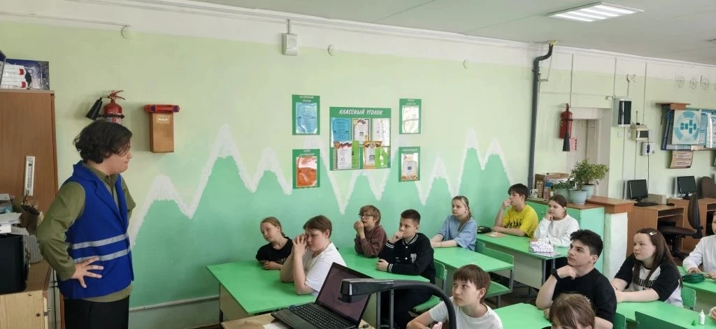 Пятиминутка о СИМ: Безопасность на дорогах начинается с нас! 🛴💨
 20 мая, на классном часе 5 "В" кл