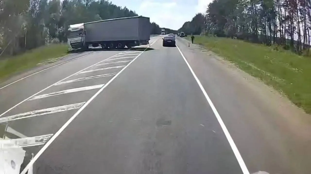 Смертельное ДТП под Унечей унесло жизни двух человек

12 июня около 11:25 на 101-м км трассы А-240 «