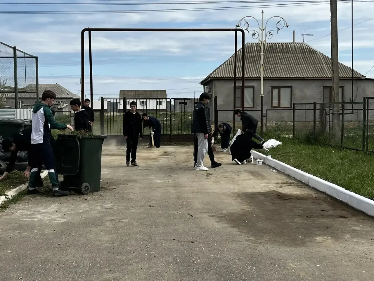 💫Мы за чистоту! 💫 Присоединились ко Всероссийской неделе субботников! Сегодня дружной командой учащи