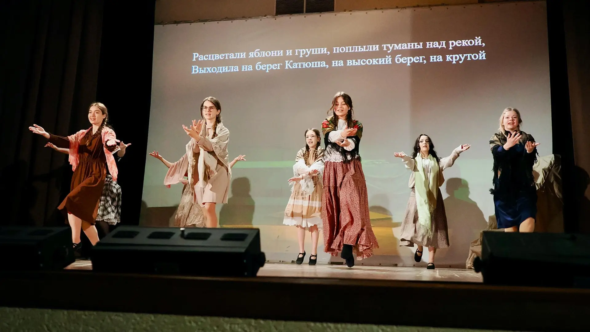 ПЕСНИ ВОЕННЫХ ЛЕТ (Часть 4) 🎶 Не просто спели, а вместе с залом прожили каждую песню, ставшую частью