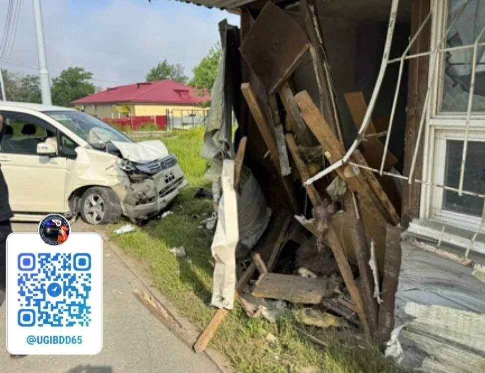 ⚡️Автомобилист, уходя от столкновения, врезался в здание и сбил пенсионерку в Южно-Сахалинске

В рез
