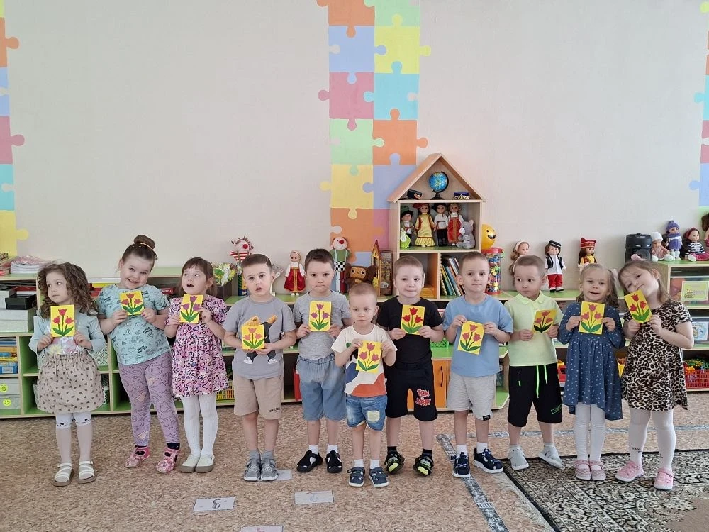 С 8 Марта поздравляю,