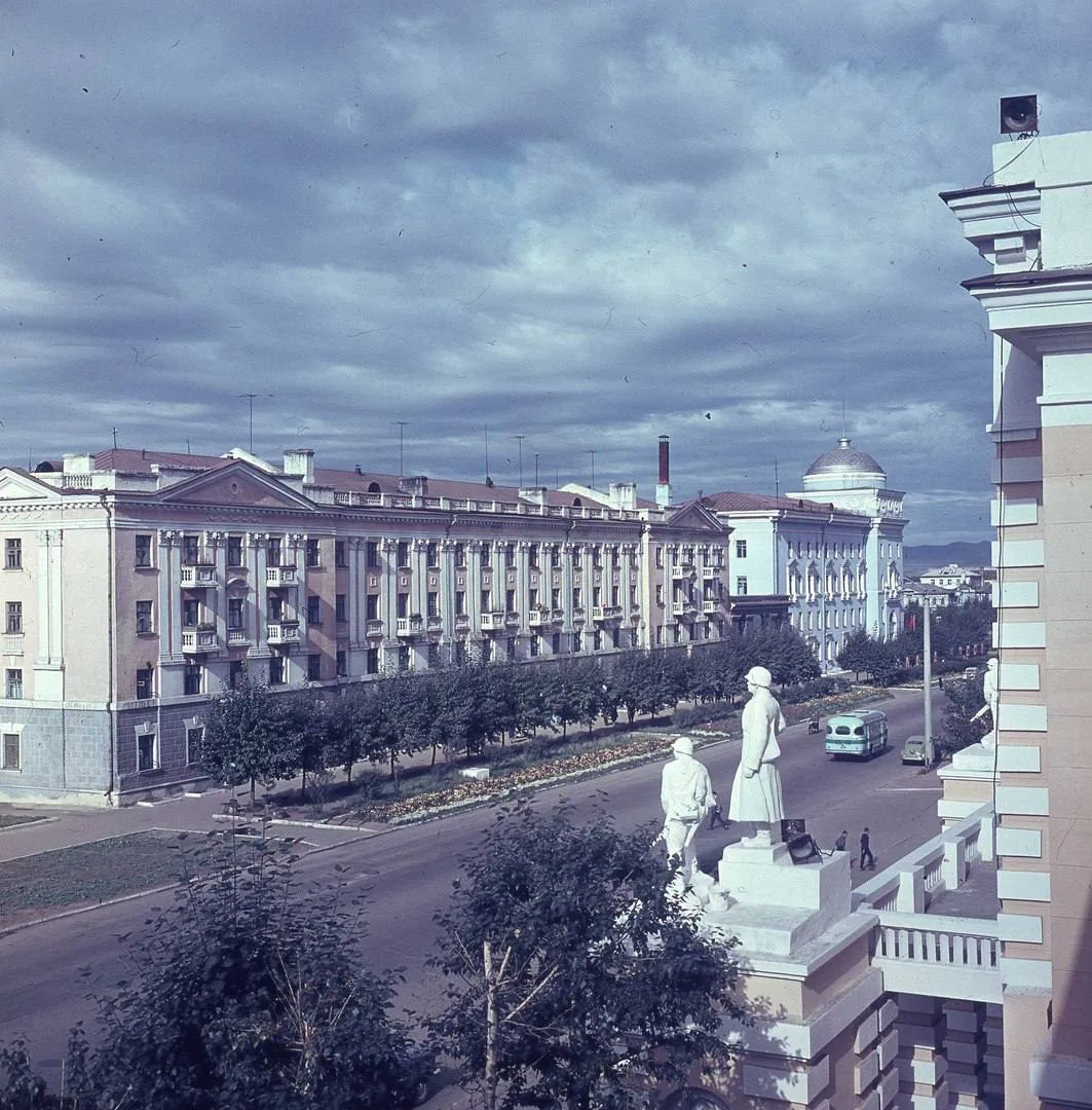 🌳 Улица Ленина, вид с Дома офицеров. 1959 год. Фото Эдгара Дмитриевича Брюханенко.