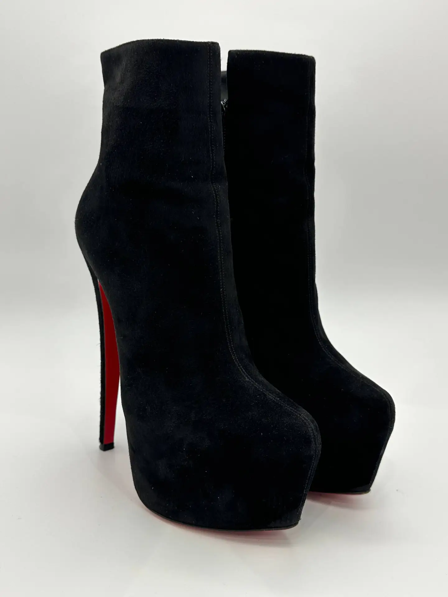 CHRISTIAN LOUBOUTIN
